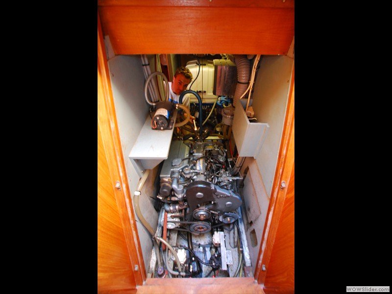 Les mains dans le moteur